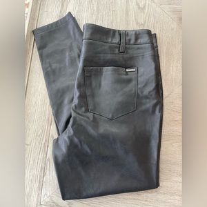 TAHARI size 12 leather like pants black amazing fit size 100% polyurethane